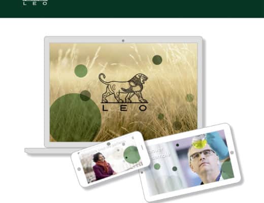 Une image stylisée montre un ordinateur portable, une tablette et un smartphone sur fond d'herbe haute. L'ordinateur portable arbore le logo d'un lion et le mot « LEO ». Créés avec le design graphique de Claire Duclert, les appareils affichent diverses images liées à la dermatologie avec le slogan « La dermatologie au-delà de la peau ».