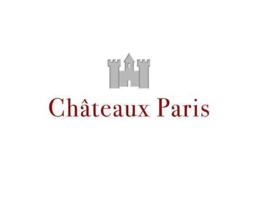 Un logo minimaliste avec une icône de château grise au-dessus des mots « Châteaux Paris » dans une élégante police serif rouge, centrée sur un fond blanc. Ce design raffiné, réalisé par Claire Duclert, incarne la sophistication.