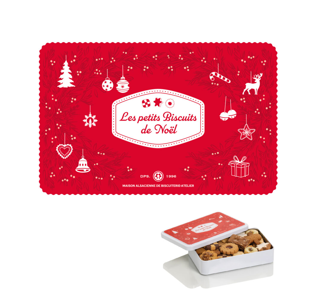 Une boîte rouge festive étiquetée "Les petits Biscuits de Noël" présente des icônes de Noël blanches telles qu'un arbre, des étoiles, des ornements et des cadeaux ; une boîte ouverte en dessous révèle des biscuits de Noël assortis.