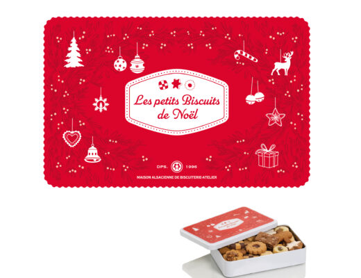 Une boîte rouge festive étiquetée "Les petits Biscuits de Noël" présente des icônes de Noël blanches telles qu'un arbre, des étoiles, des ornements et des cadeaux ; une boîte ouverte en dessous révèle des biscuits de Noël assortis.